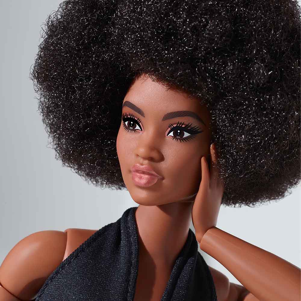 Mattel Barbie Basic ladných křivek a hnědými vlasy